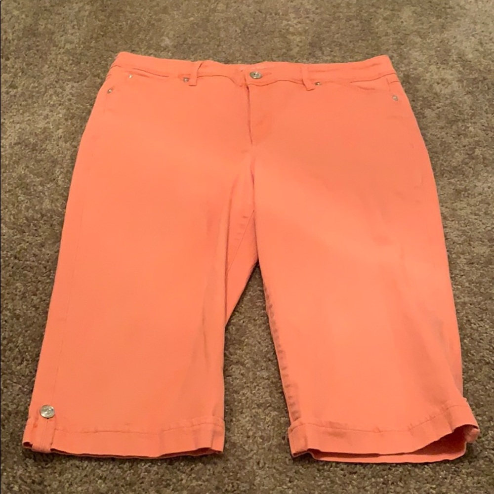 Gloria Vanderbilt Coral Capris